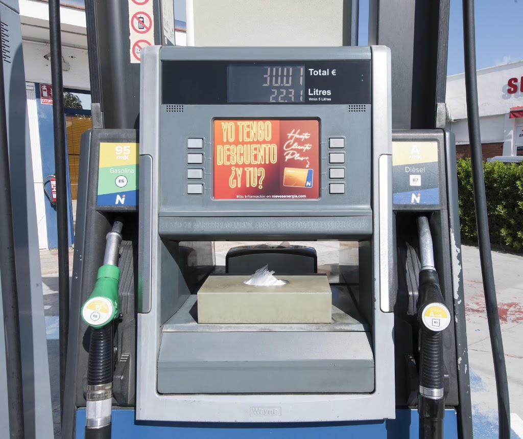 Gasolinera Nieves Martorell — Surtidor de combustible