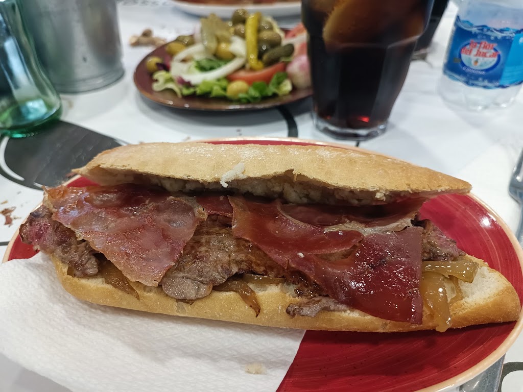 El Mosset del Guaje — Comida y bebida