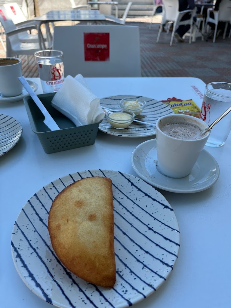 Bar Las Almenas — Comida y bebida