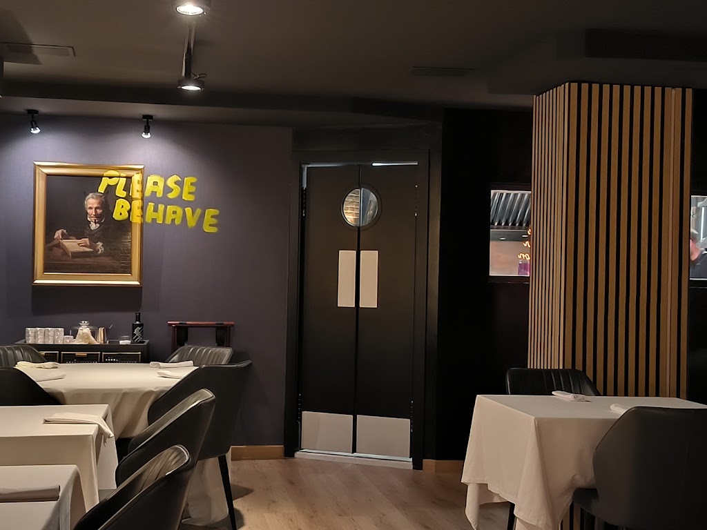 144. Restaurante — Ambiente