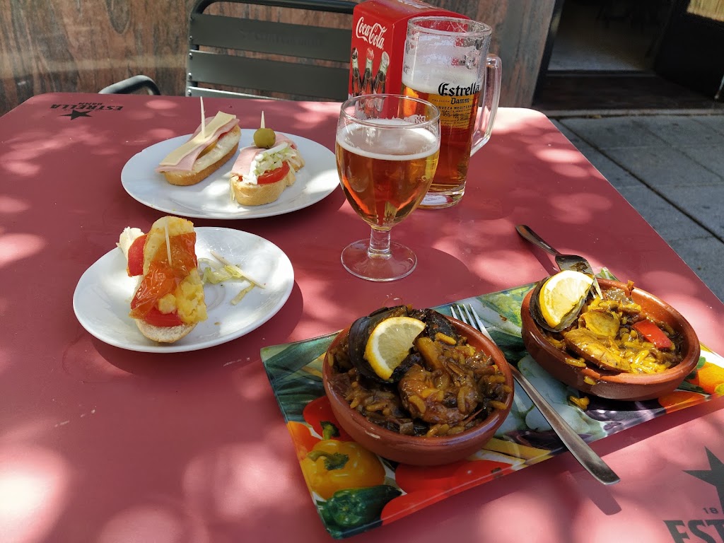 Bar Cafeteria Marbella — Comida y bebida