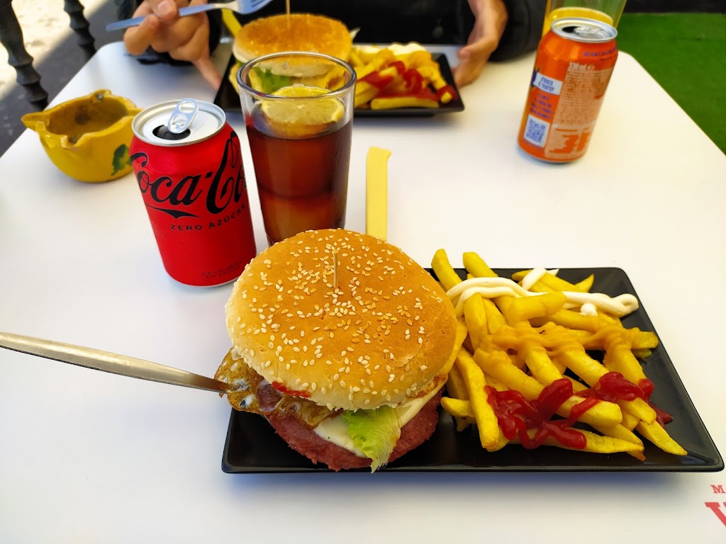 Bar Cafeteria AquiSi — Comida y bebida
