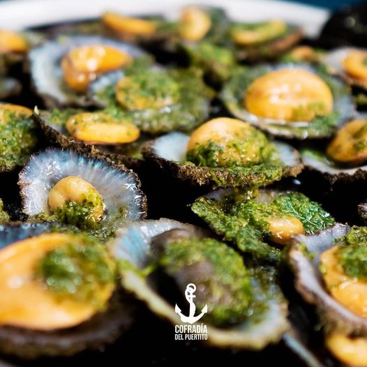 Cofradia del Puertito — Comida y bebida