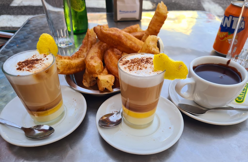 Churreria y Chocolateria El Guanche — Comida y bebida