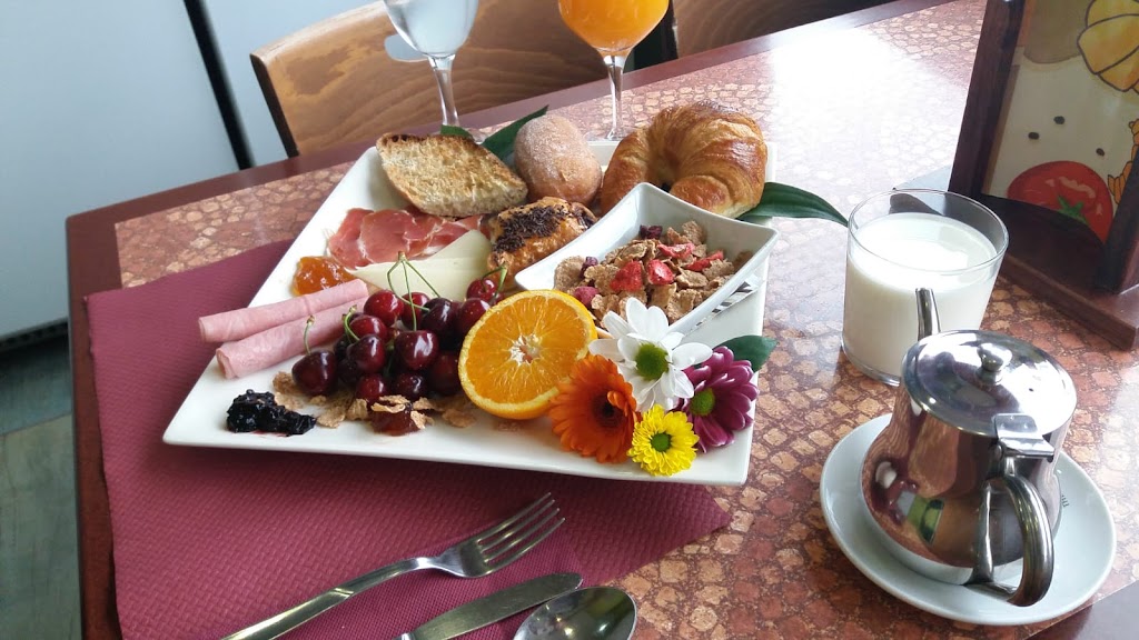 Hotel Los Palacios — Comida y bebida