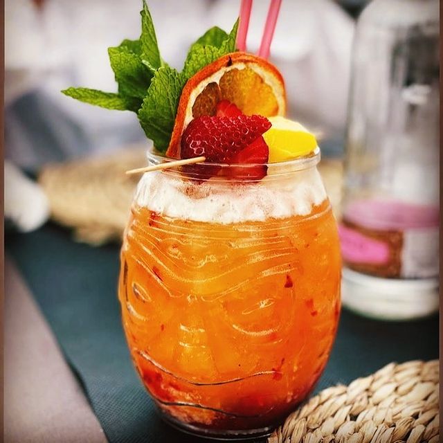 FEEL IBIZA Restaurant — Comida y bebida