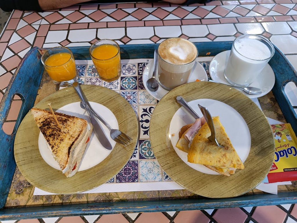 Cafe "La Cafeteria" — Comida y bebida