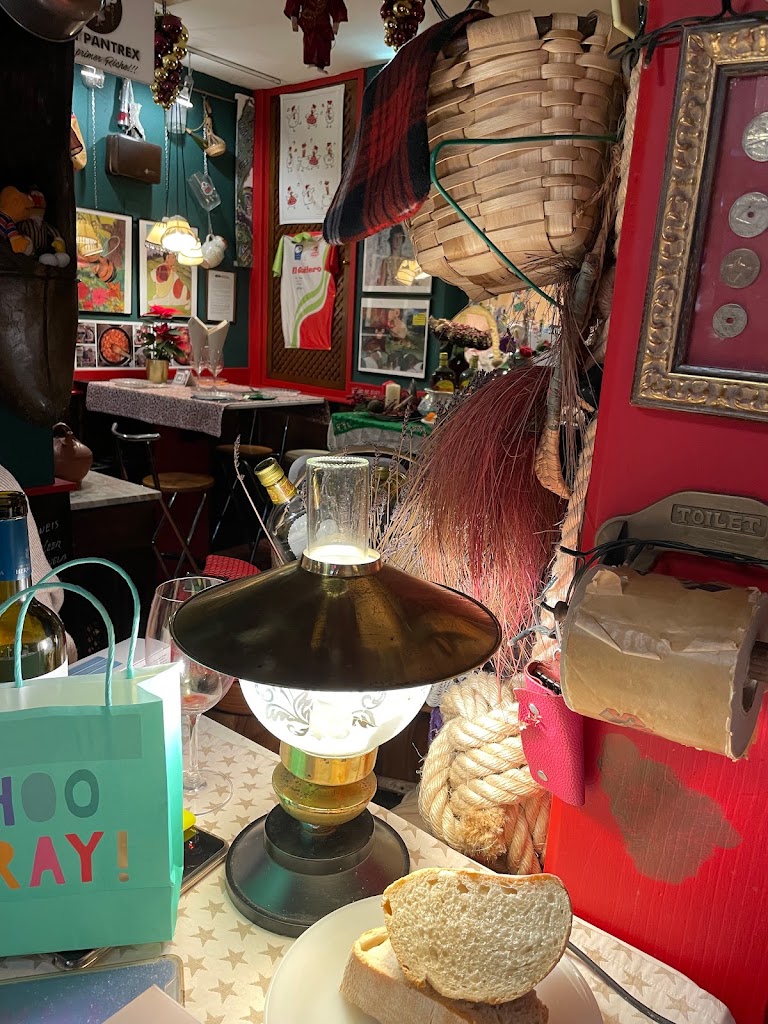 La Jaula de los Tres Grillos — Comida y bebida