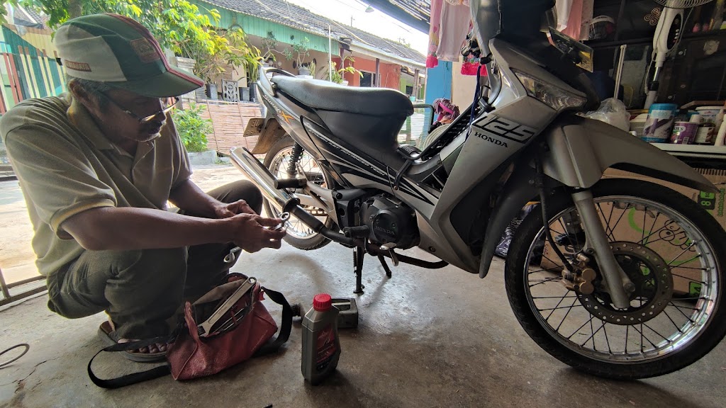 Sugeng Servis (Bengkel Motor, Tambal ban, TV tabung, kipas angin).