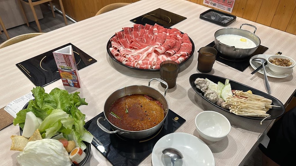 肉多多火鍋-屏東公園店 的照片