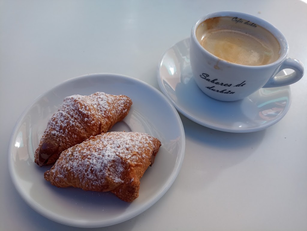Cafeteria Heladeria La Conina — Comida y bebida