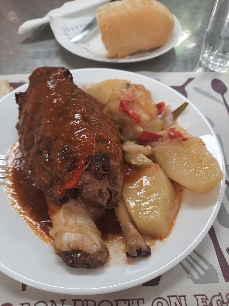 El Fotingo Cafeteria Bar — Comida y bebida
