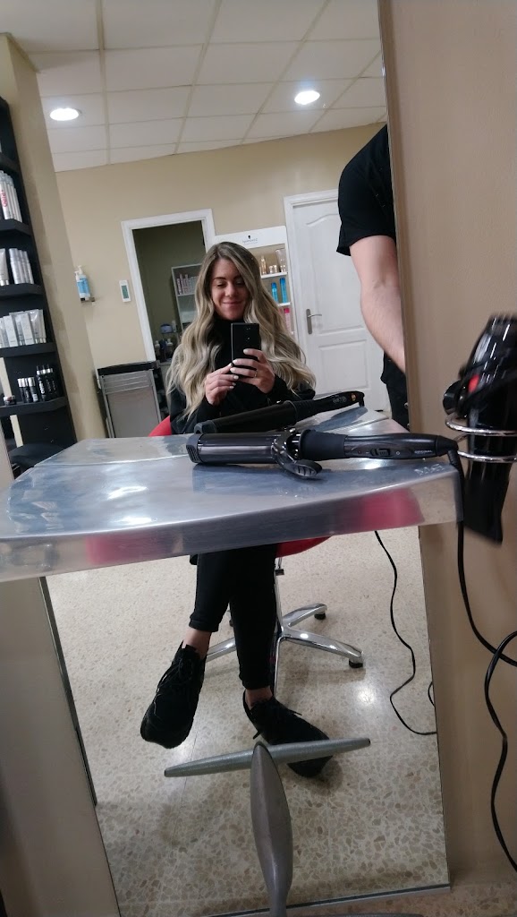Salon 21 Essentials Hair Studio — Peinado