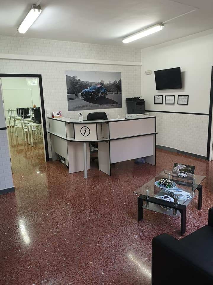 Autoescuela La sierra — Del propietario