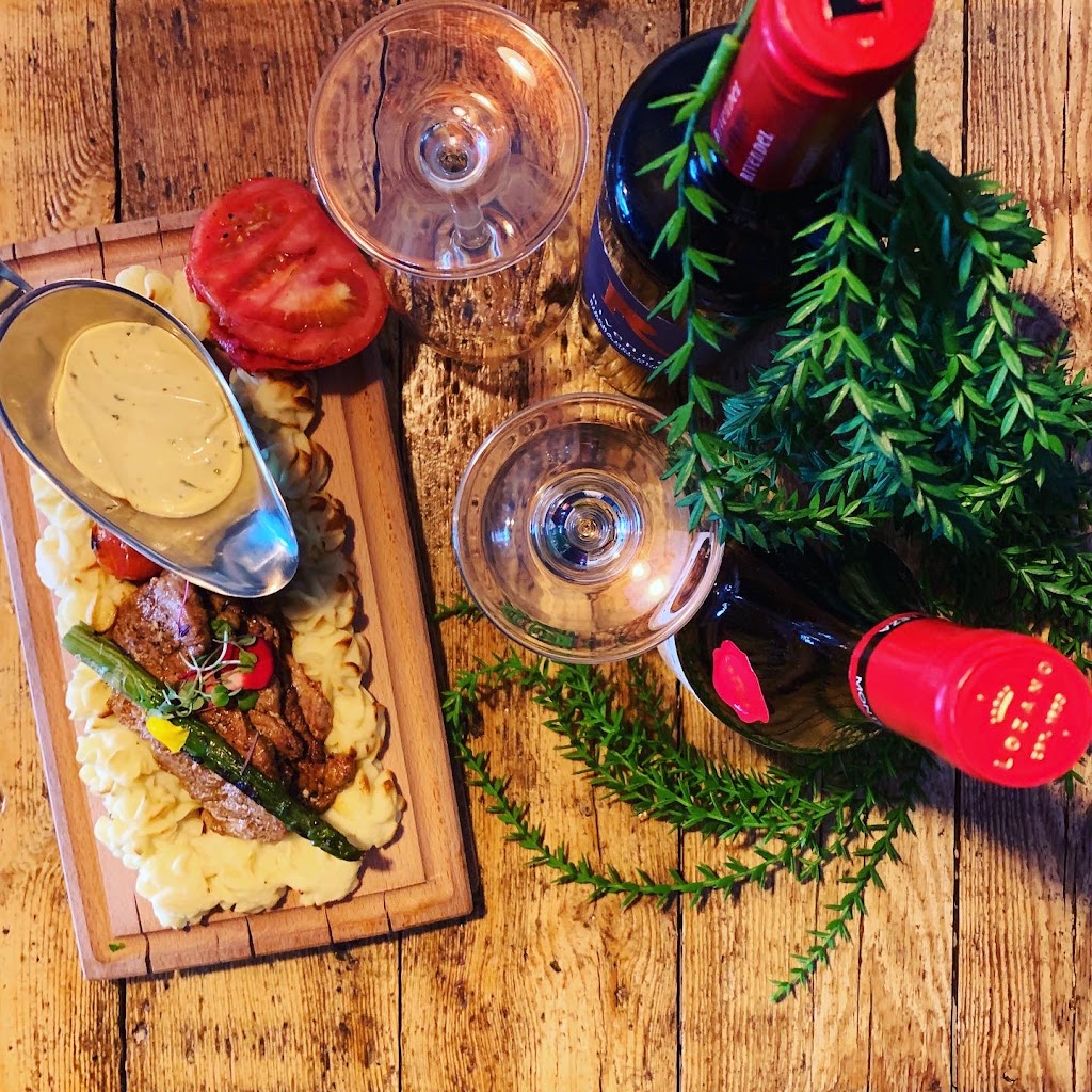 GRILLHOUSE RESTAURANTE — Comida y bebida