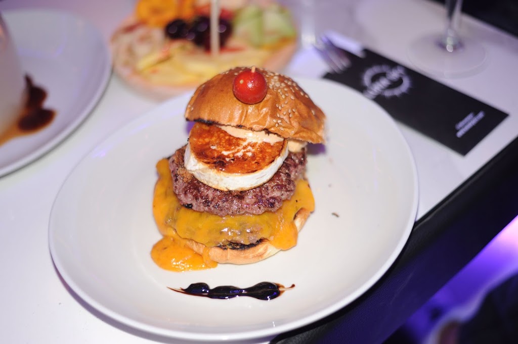 Luna Sky — Comida y bebida