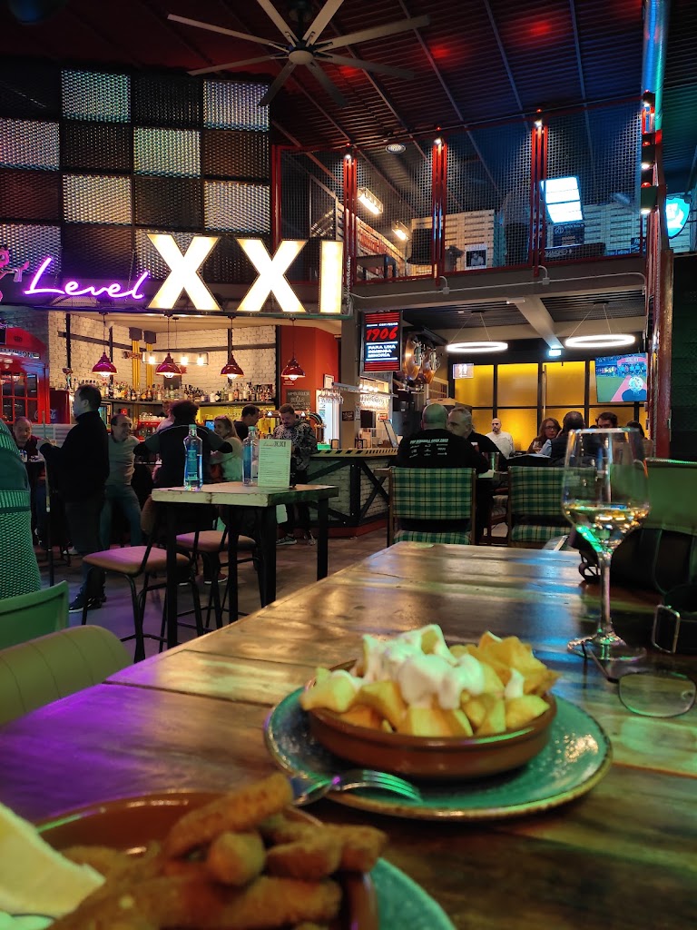 Bar Level 21 — Comida y bebida
