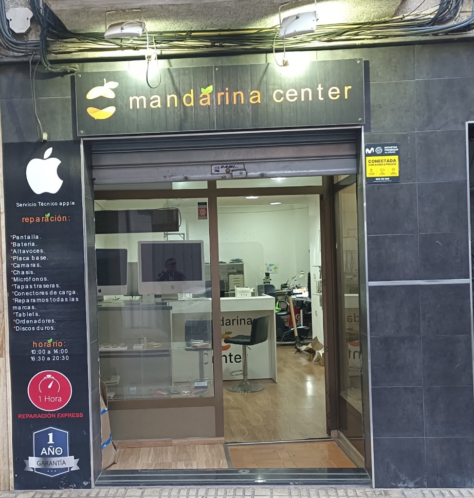 Mandarina Center — Exterior