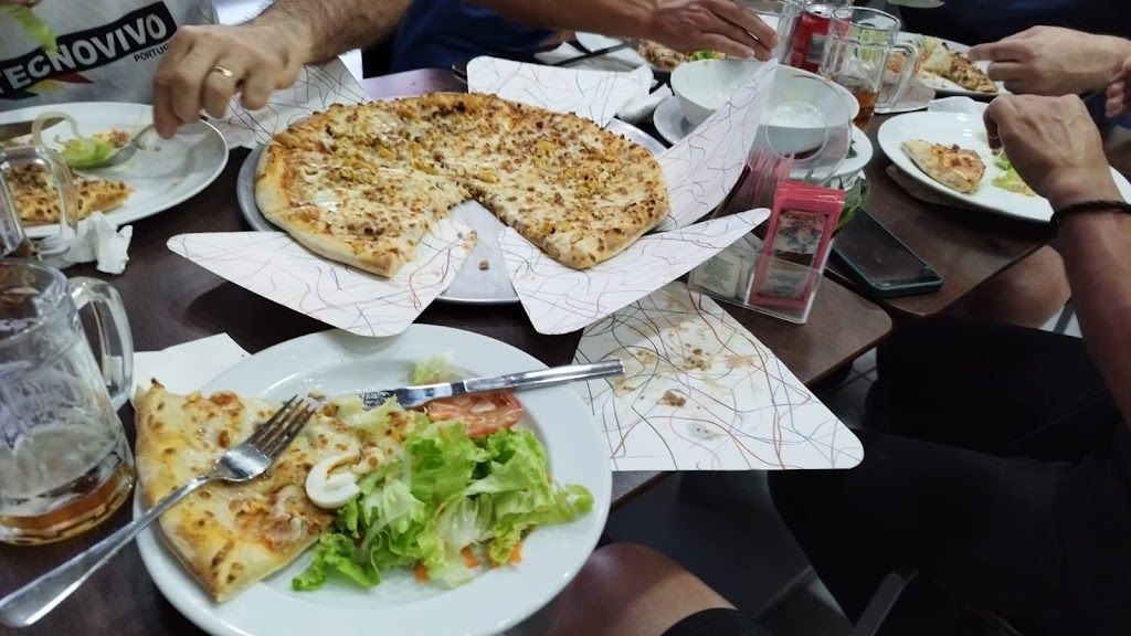 Papi Pizza — Comida y bebida
