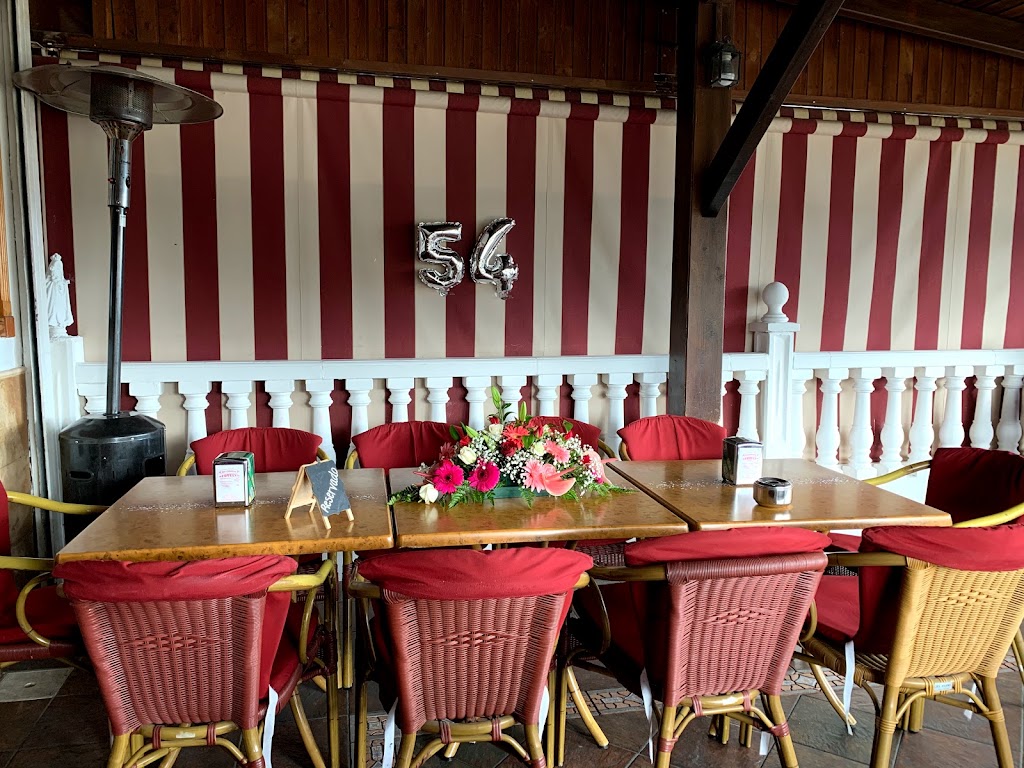 Restaurante Cafeteria Servelyn, multicocina y parrilla grill — Ambiente