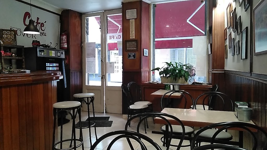 Cafe Bar Dover — Ambiente