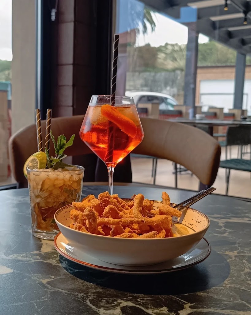 La Oveja Negra — Comida y bebida