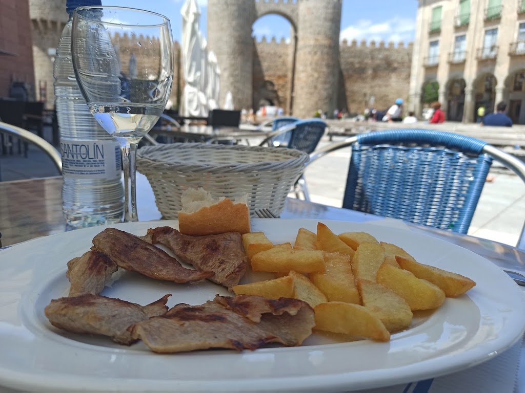 La Palomilla — Comida y bebida