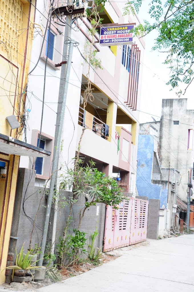 Varadhar Guest House
