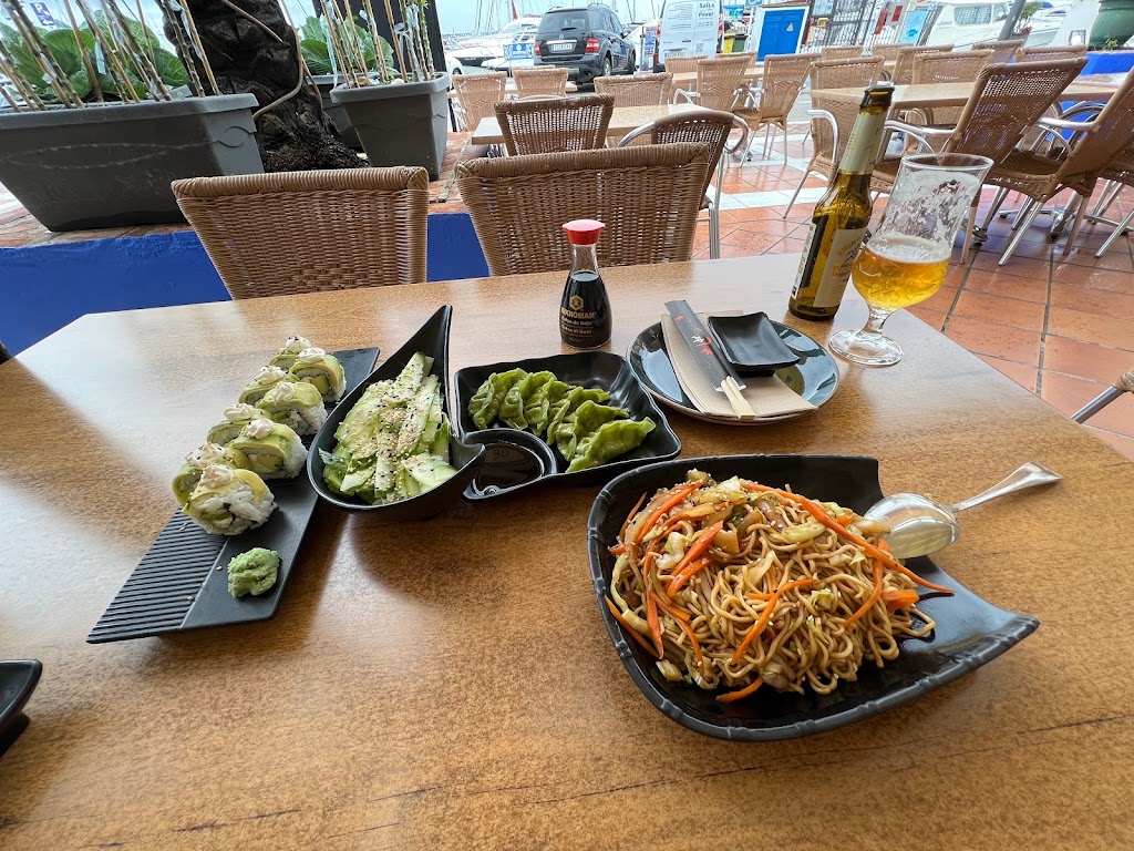 Zoro Sushi — Comida y bebida
