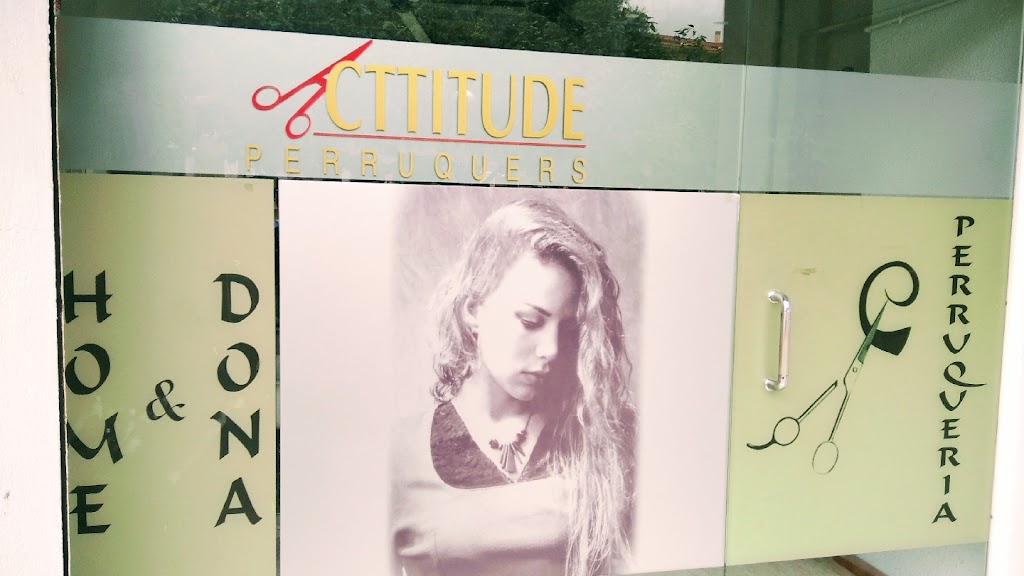 Acttitude Peluqueria en Vila-seca Unisex — Del propietario