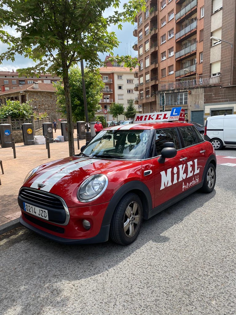 Autoescuela Mikel (El Karmelo-Santutxu) — Automovil
