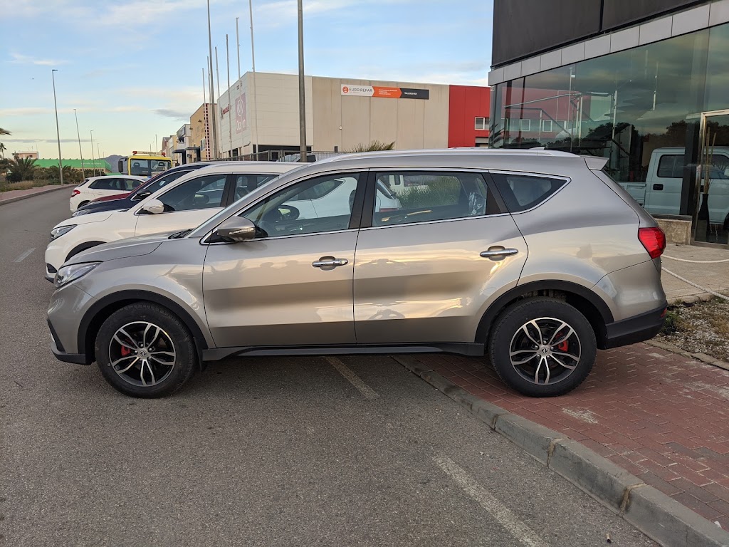 Autodistribucion DFSK — Hatchback