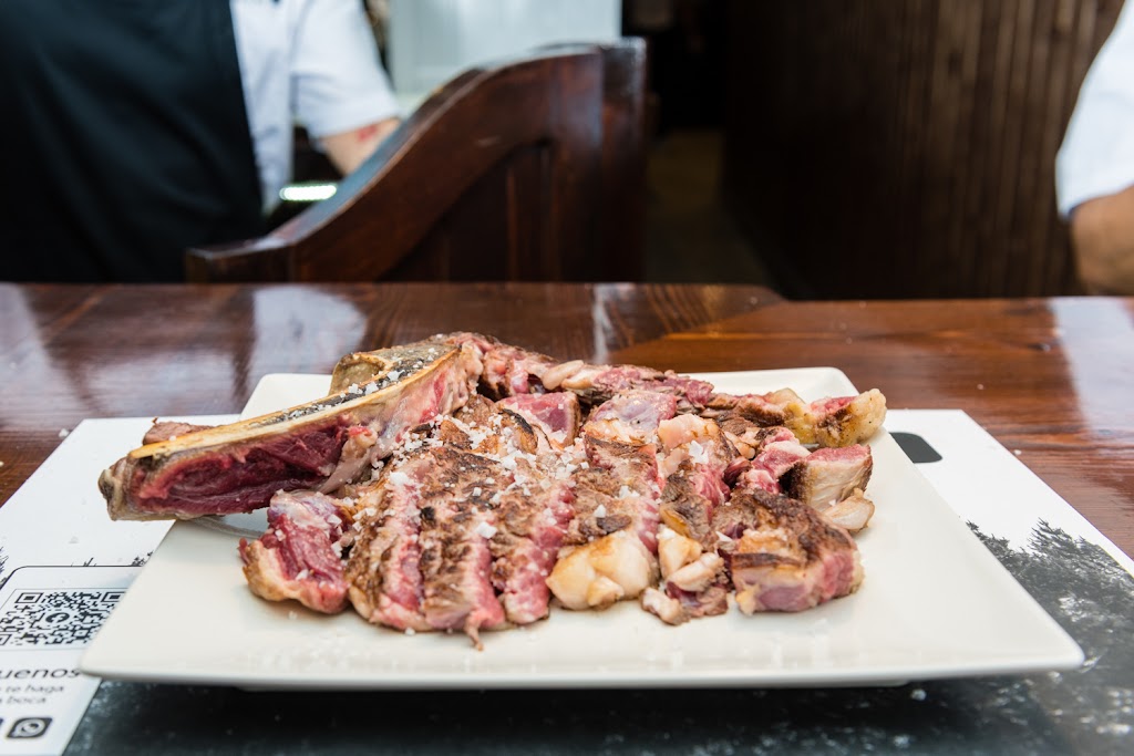 Casa Molina Cafe & Bar — Comida y bebida
