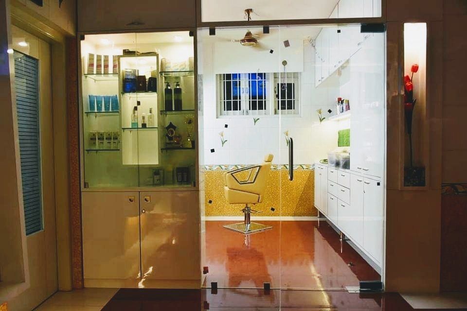 Nikhar Beauty Parlour Only For Ladies