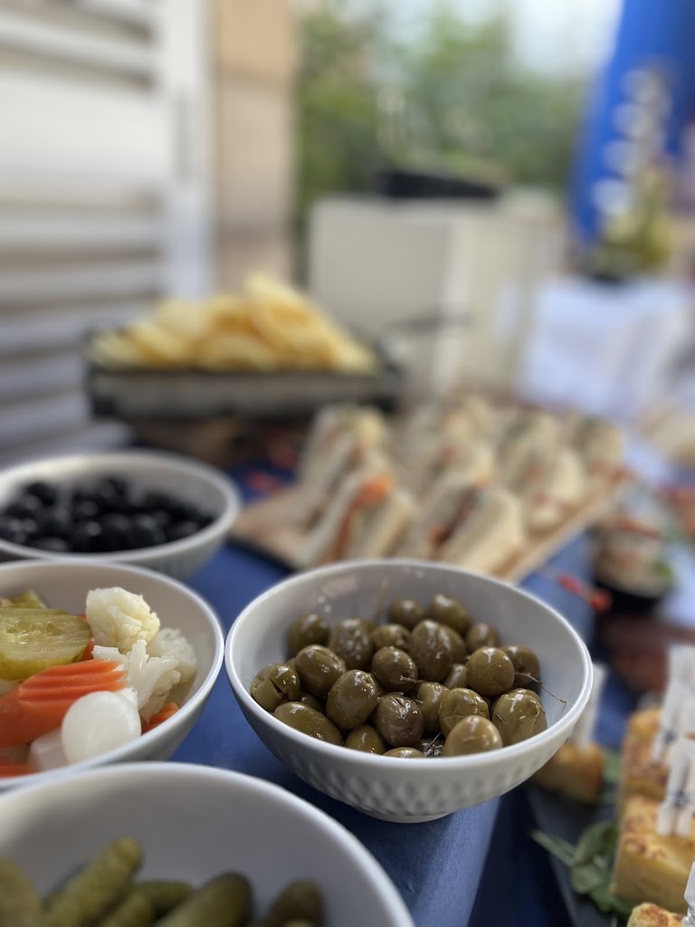 Olympo Beach Bar — Comida y bebida