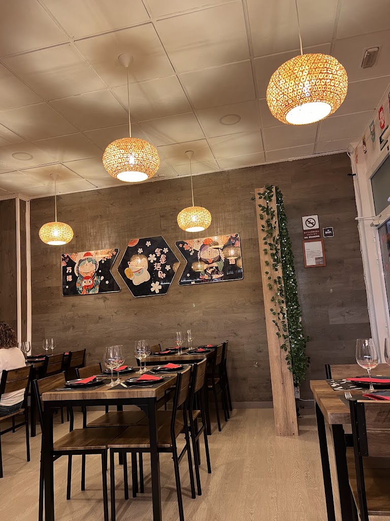 HUAHUA SUSHI RESTAURANTE JAPONES — Ambiente