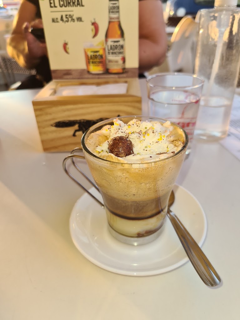 Bar El Fugitivo — Comida y bebida