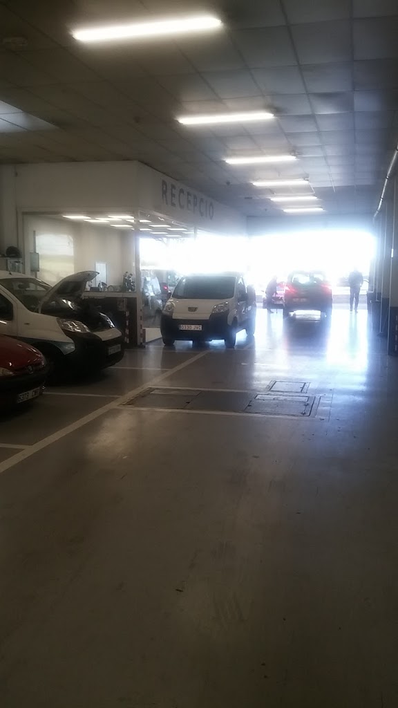 Peugeot - Islena de Motores Manacor — Interior