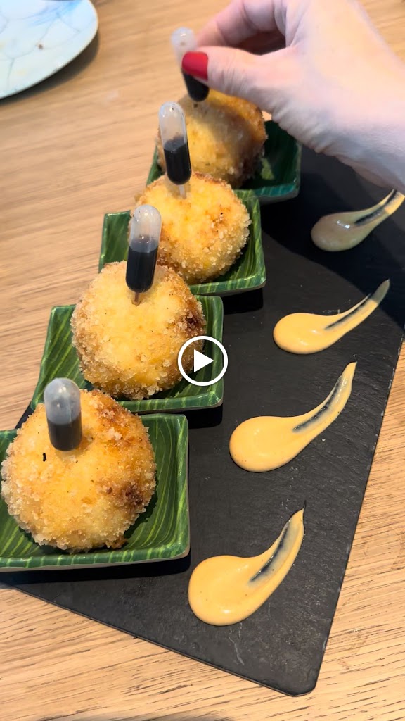Restaurante Coconut Cafe & Tapas con Arte — Videos