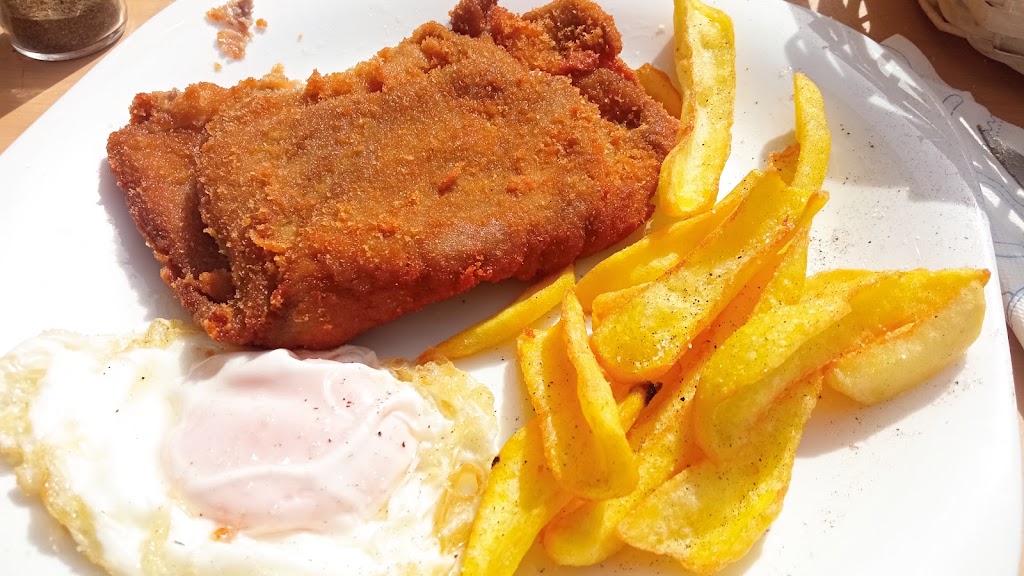 BAR BETIS. — Comida y bebida