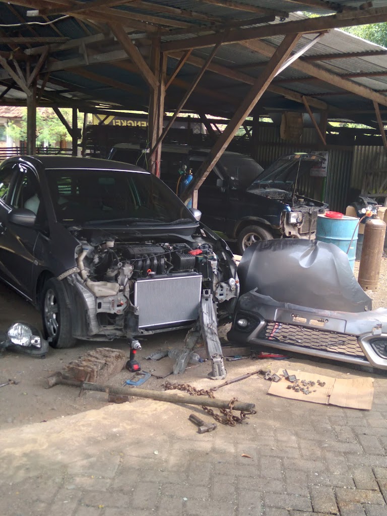 Bengkel "Kaji Jel", Resparasi Body Mobil