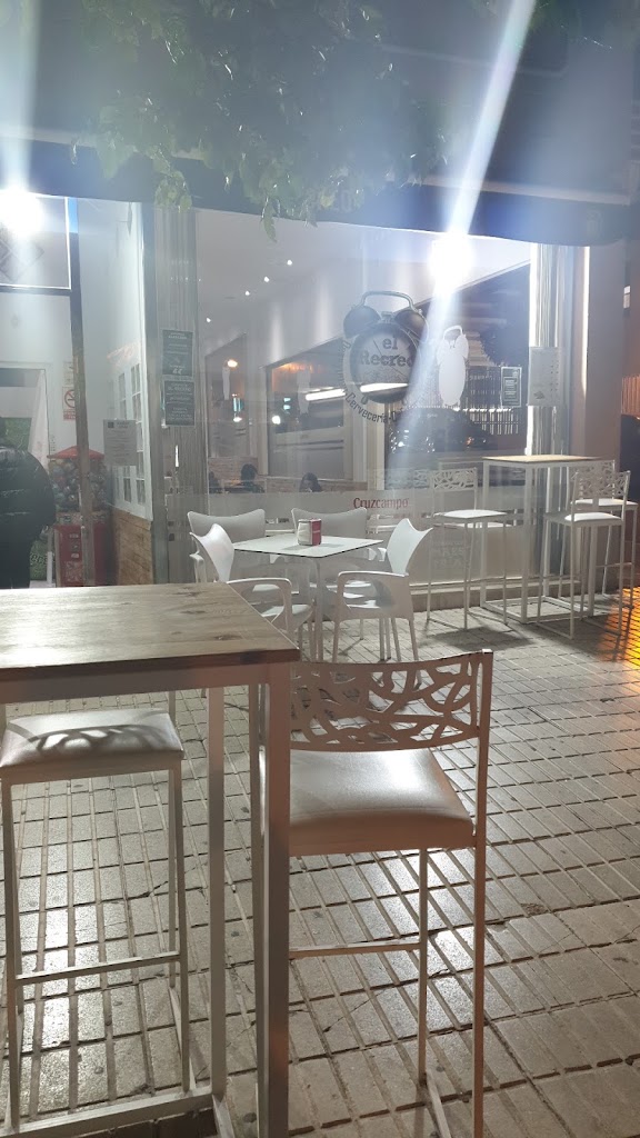 Cafeteria El Recreo — Ambiente