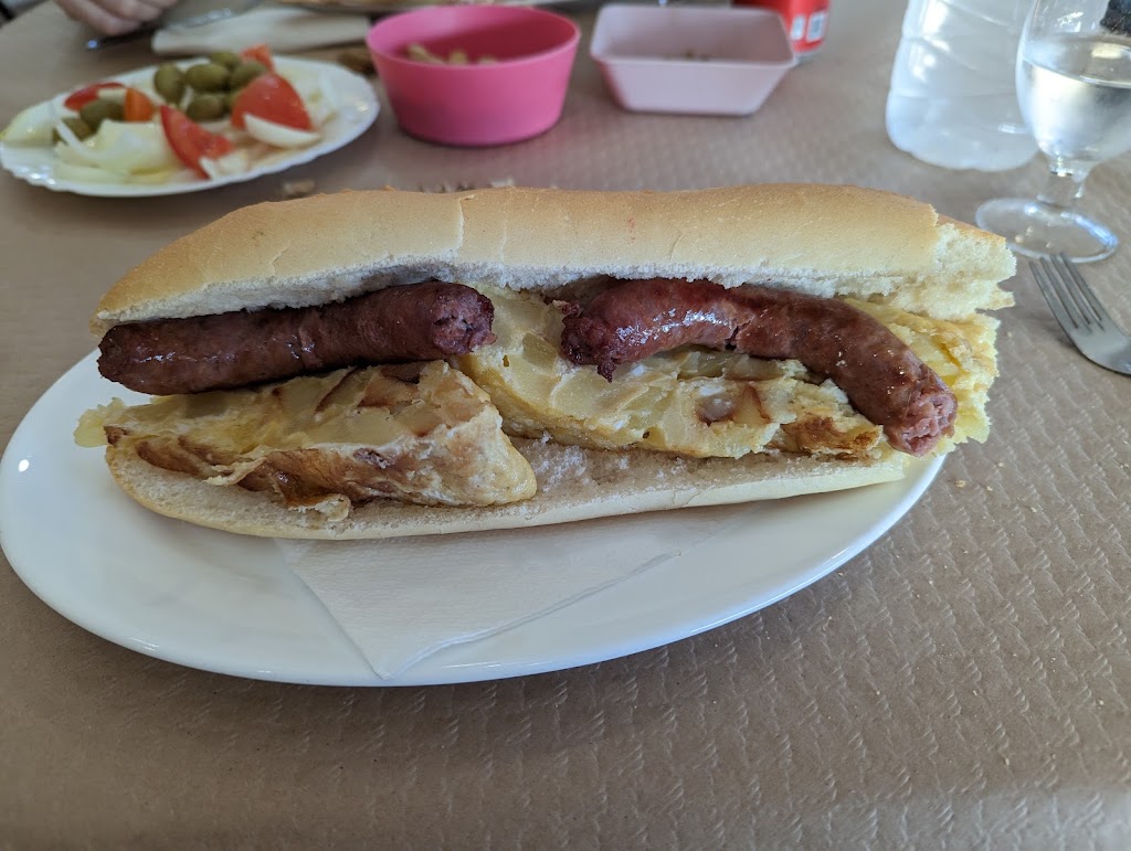 Bar La Cotonera — Comida y bebida