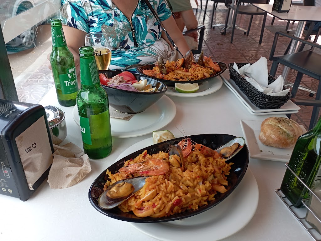 Bar Cafeteria - La dama de hierro — Comida y bebida