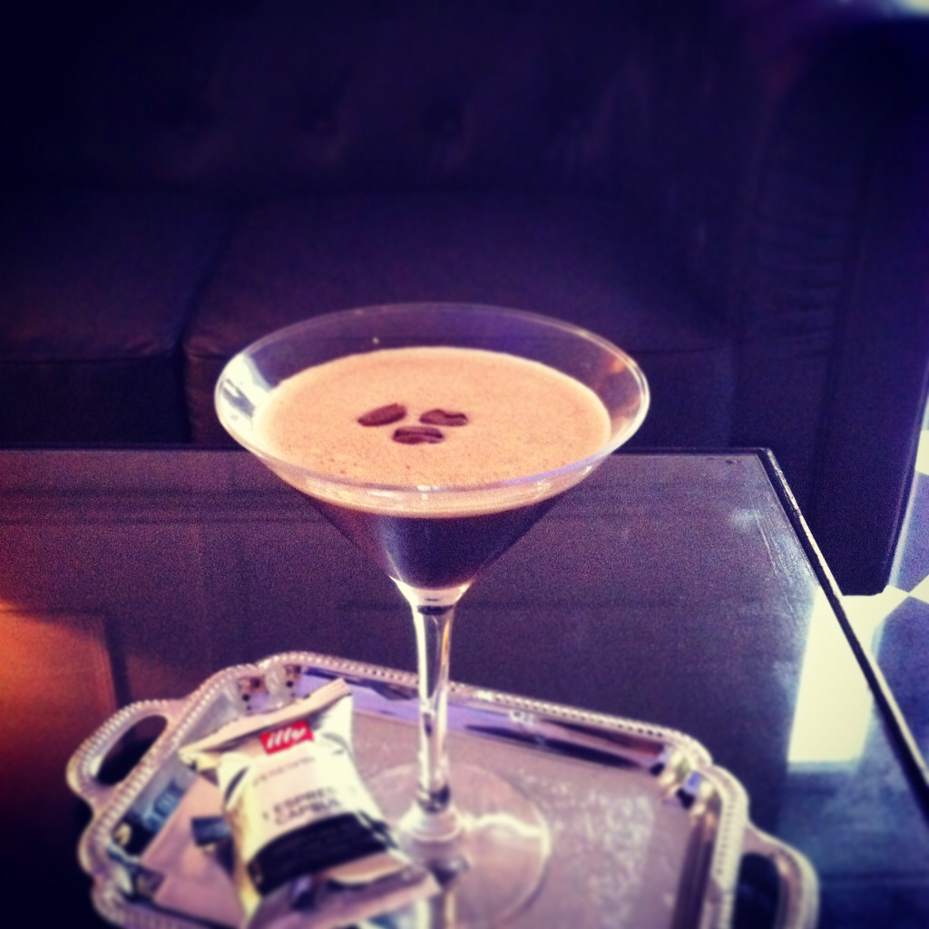 Alchimia gin club — Comida y bebida
