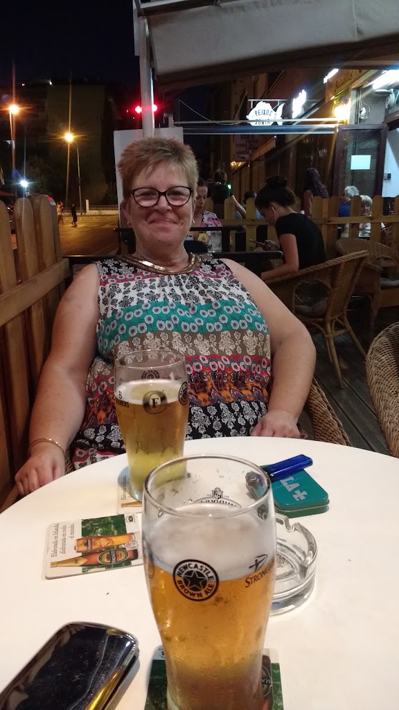 The Nags Head — Comida y bebida