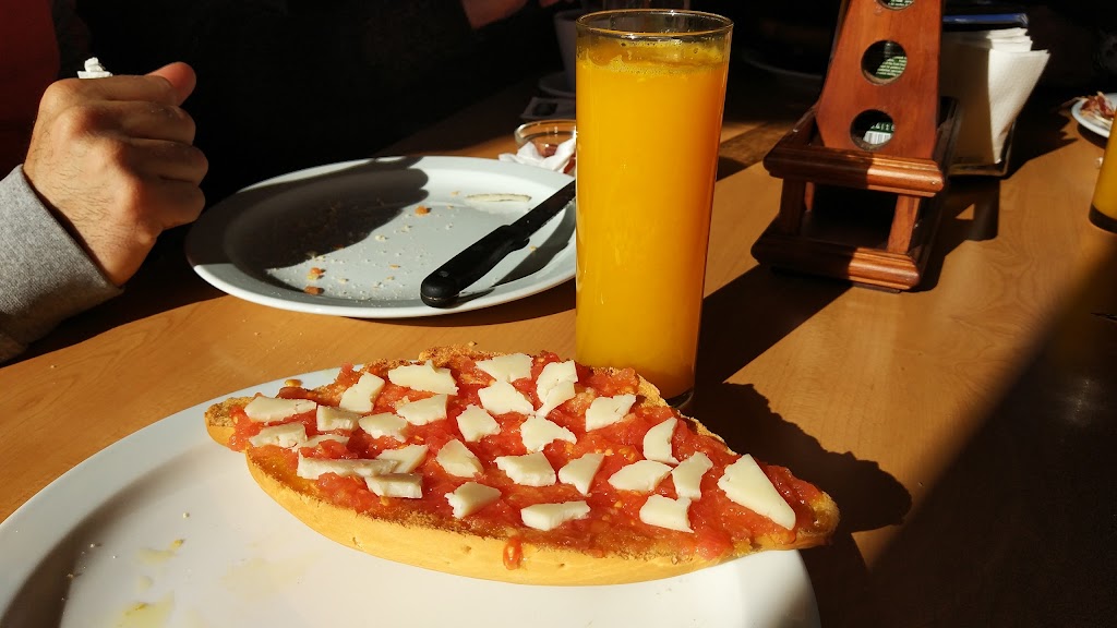 Cafe-Bar EL NUEVO TURIS — Comida y bebida