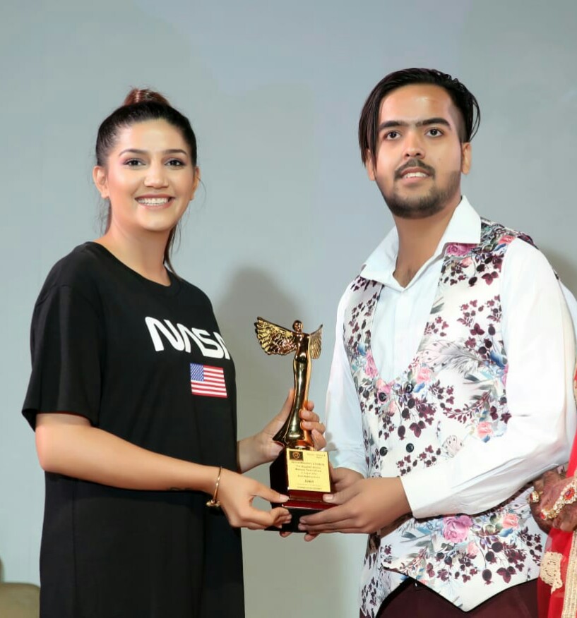 Boss Unisex Salon Makeup Studio