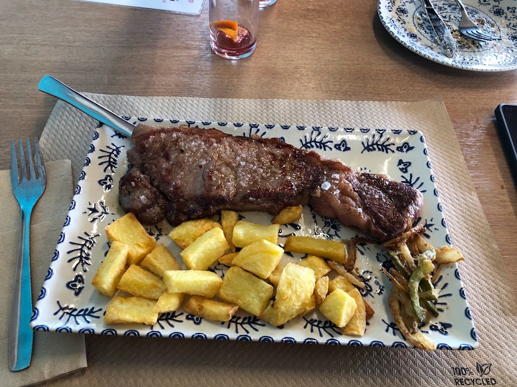 Restaurante Club Social El Guijo — Comida y bebida