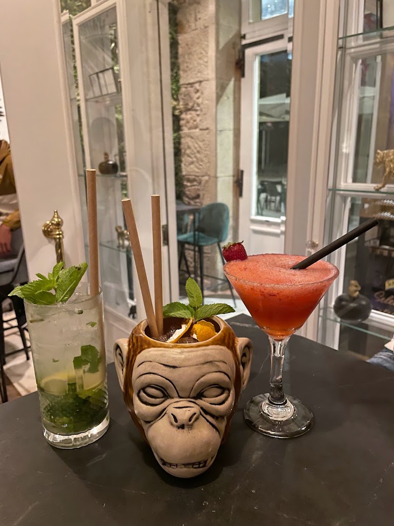 Salvaxe Lounge Bar — Comida y bebida
